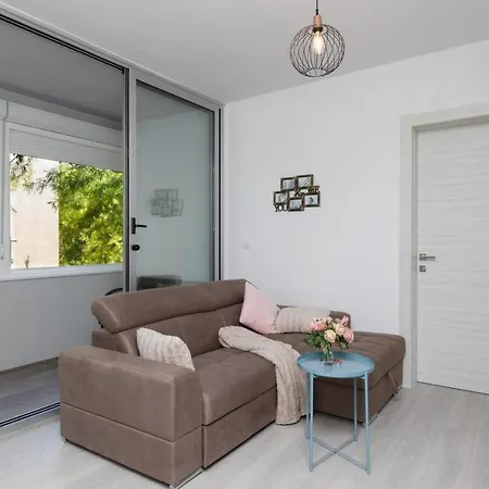 Leora Deluxe Appartement *