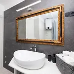 Leora Deluxe