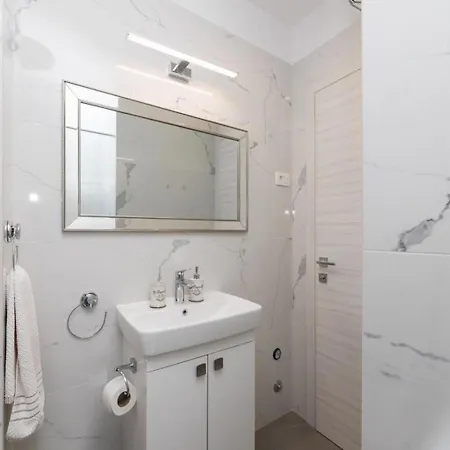 Leora Deluxe * Split