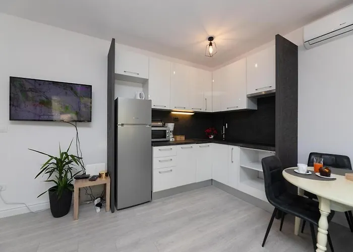 Апартаменты Leora Deluxe