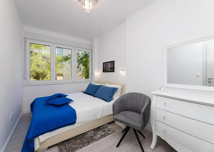 Апартаменты Leora Deluxe *