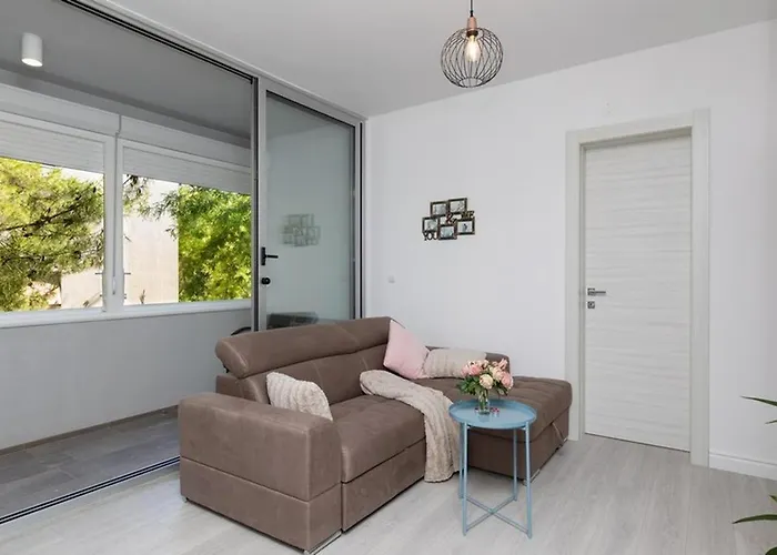 Leora Deluxe Апартаменты *